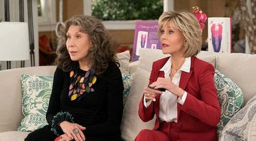 Jane Fonda e Lily Tomlin em cena de Grace and Frankie - Netflix