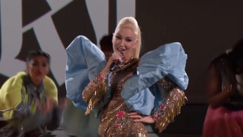 Gwen Stefani em apresentação no The Voice USA - YouTube