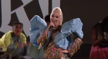 Gwen Stefani em apresentação no The Voice USA - YouTube