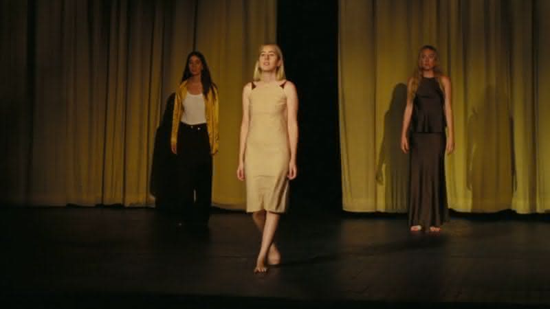 Haim no clipe de Hallelujah - YouTube