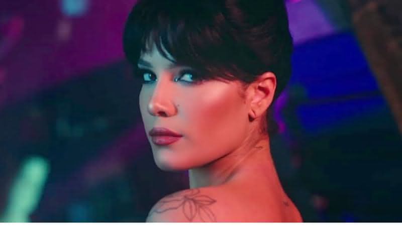 Halsey no clipe de You should be sad - Reprodução/YouTube