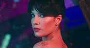 Halsey no clipe de You should be sad - Reprodução/YouTube