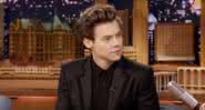 Harry Styles negou acusações de que teria oferecido dinheiro com outros intenções a morador de rua - YouTube