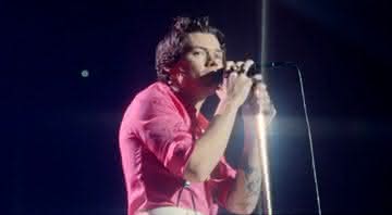 Harry Styles em show de lançamento do Fine Line - Youtube