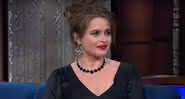 Helena Bonham Carter em entrevista com Stephen Colbert no Late Night - YouTube