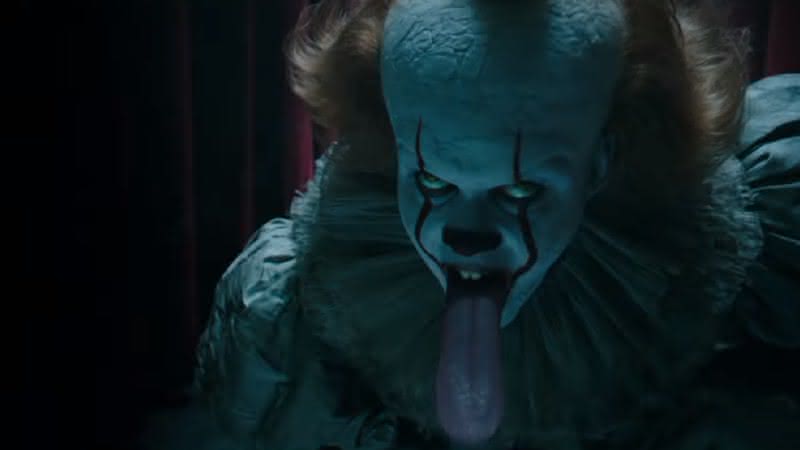 Bill Skarsgård como Pennywise em 'It: Capítulo Dois'. Reprodução/YouTube