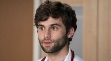 Jake Borelli é Levi Schmitt em Grey's Anatomy - ABC