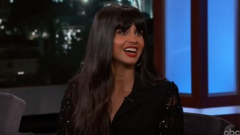 Jameela Jamil em entrevista para o Jimmy Kimmel - YouTube