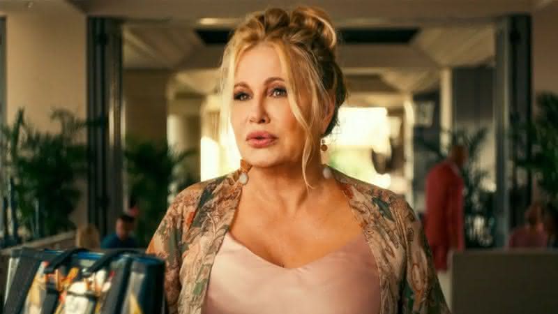 Jennifer Coolidge, de "The White Lotus", é confirmada no elenco do live-action de "Minecraft" (Foto: Reprodução/HBO)
