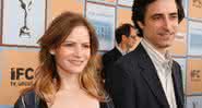 Jennifer Jason Leigh e Noah Baumbach foram casados entre 2005 e 2010. Na foto, os dois no Independent Spirit Awards de 2006 - J. Vespa/WireImage/Getty Images