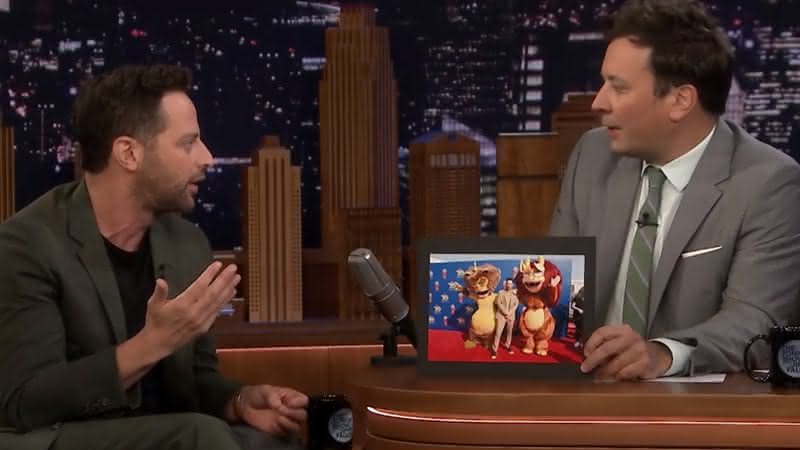 Nick Kroll com o apresentador Jimmy Fallon - Reprodução/YouTube