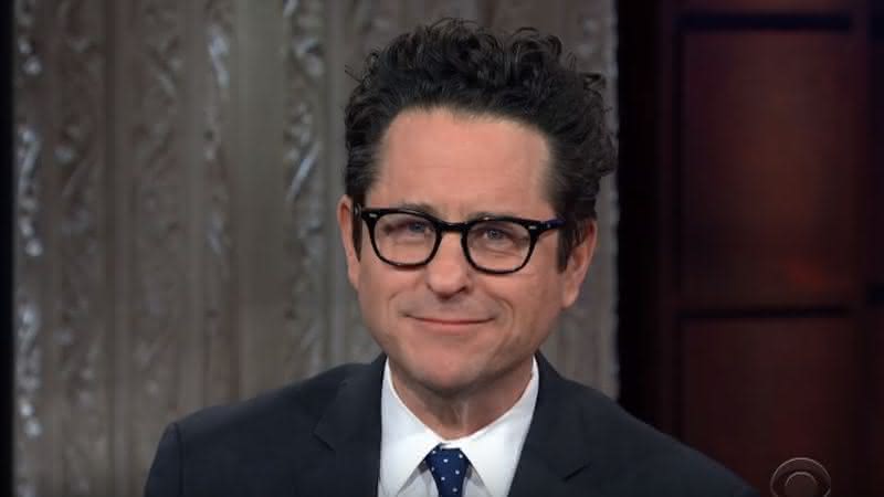 J.J. Abrams em entrevista para Stephen Colbert - YouTube