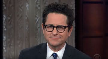 J.J. Abrams em entrevista para Stephen Colbert - YouTube