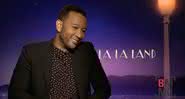 John Legend durante entrevista sobre o filme La La Land, onde ele atua - YouTube