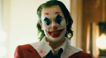 Joaquin Phoenix como Arthur Fleck em cena de Coringa - Warner Bros. Pictures