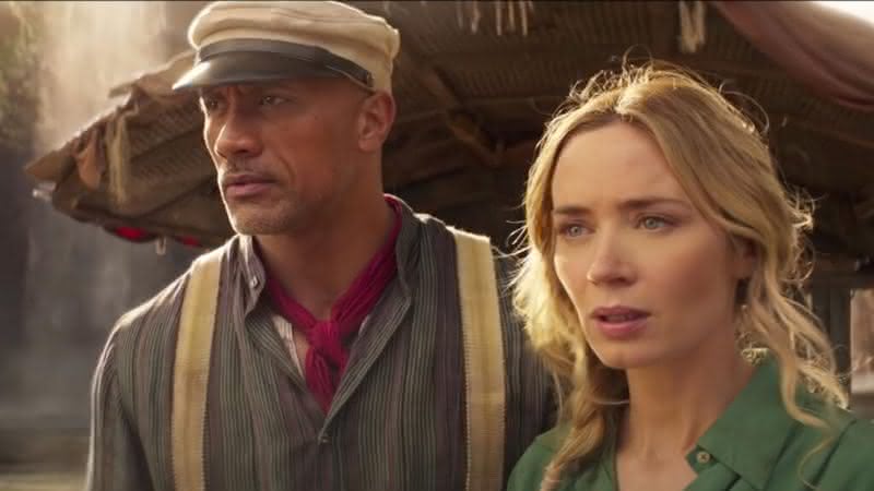 Gaby Amarantos apresenta peculiaridades do Brasil para Emily Blunt e Dwayne Johson, de "Jungle Cruise" - Divulgação/Disney