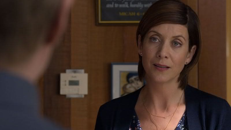 Kate Walsh é Olivia Baker em 13 Reasons Why - Netflix