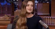 Katherine Langford no programa de Jimmy Fallon do dia 26 de novembro de 2019 - YouTube