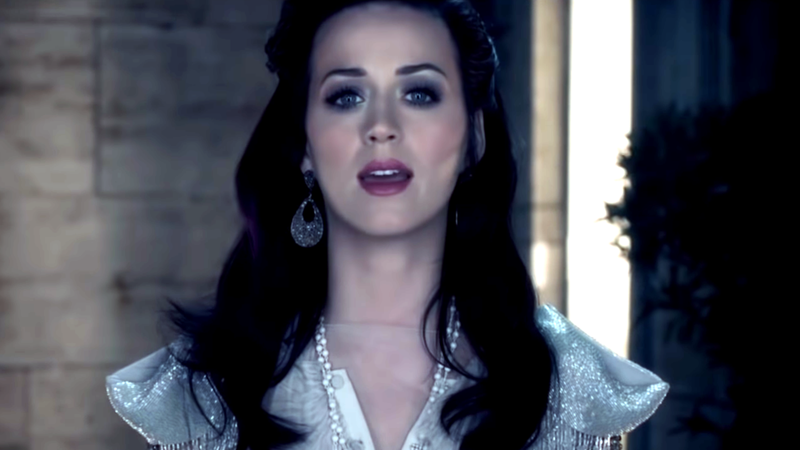 Katy Perry no clipe de Firework, lançado em 2010 - Reprodução/YouTube