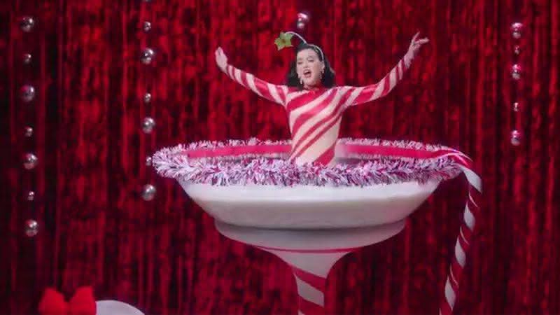 Katy canta e dança com animais diferentes no clipe - Reprodução/Twitter