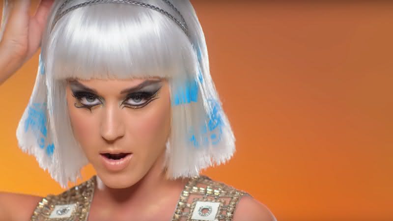 Katy Perry no clipe de 'Dark Horse'. Reprodução/YouTube