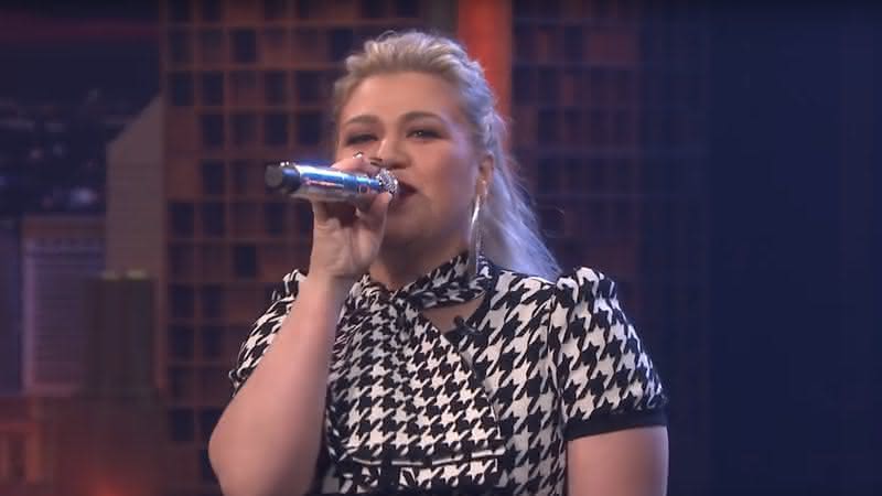 Kelly Clarkson no programa de Jimmy Fallon - Reprodução/YouTube