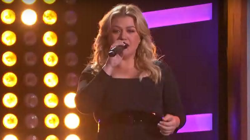 Kelly Clarkson em seu programa na TV americana - Reprodução/YouTube