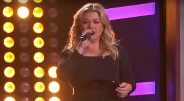 Kelly Clarkson em seu programa na TV americana - Reprodução/YouTube