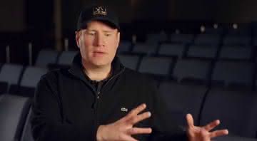 Kevin Feige em entrevista nos bastidores de Vingadores: Era de Ultron - YouTube