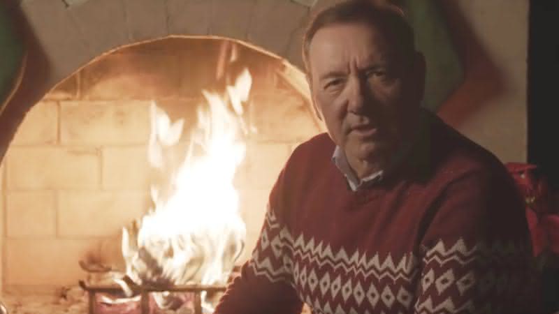 Kevin Spacey em vídeo de mensagem de Natal - Youtube