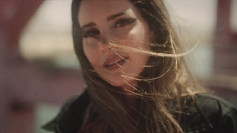 Lana Del Rey em clipe duplo para duas faixas de seu novo álbum (Reprodução/YouTube)