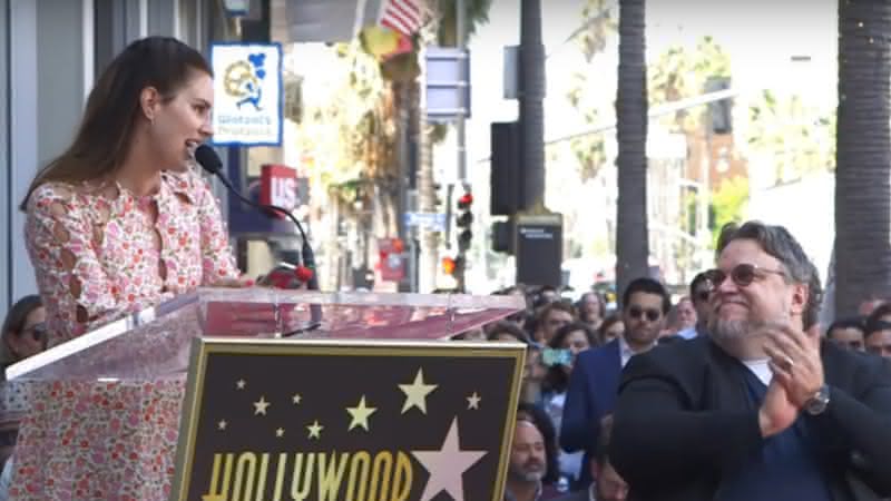 Lana Del Rey em discurso para Guillermo Del Toro na Calçada da Fama. Crédito: Reprodução/YouTube