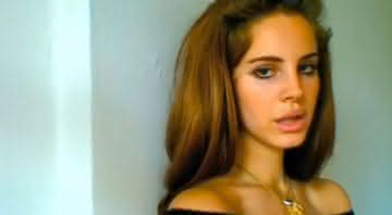 Lana Del Rey no clipe de Video Games - YouTube