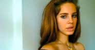 Lana Del Rey no clipe de Video Games - YouTube