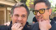 Mark Ruffalo ao lado do ator Robert Downey Jr., que completa 54 anos - Reprodução/Instagram