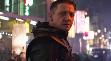 Jeremy Renner vai retornar ao papel de Clint Barton na série - Youtube