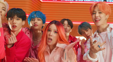 Cantora Halsey com a boyband coreana BTS no clipe de 'Boy With Luv' - Reprodução