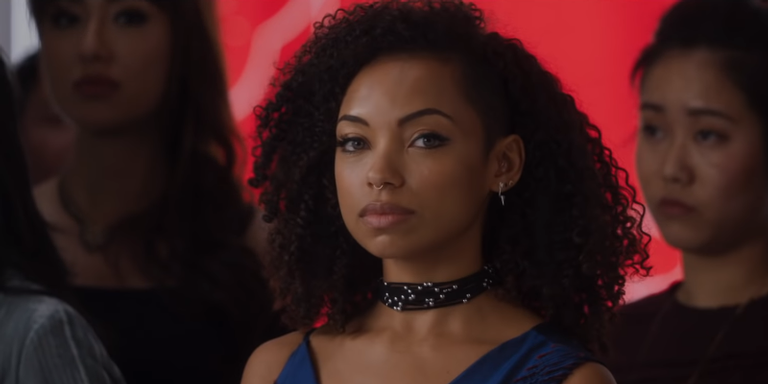 Logan Browning, de 'Cara Gente Branca', em 'The Perfection' - Reprodução/Netflix