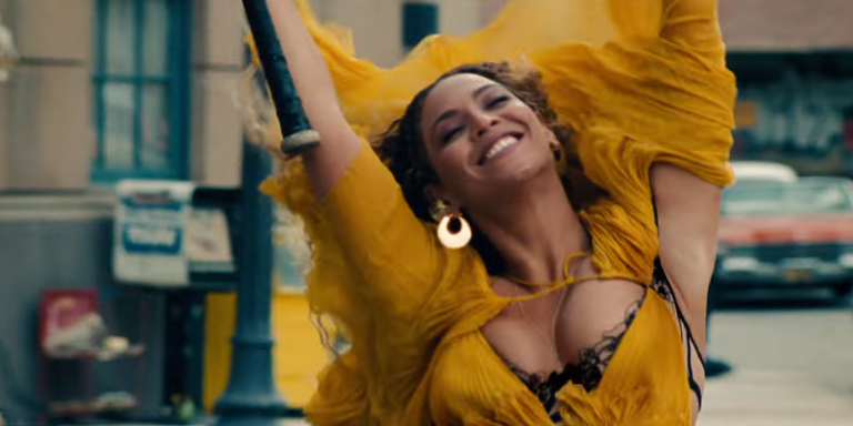 Beyoncé no clipe da música 'Hold Up'. - Reprodução