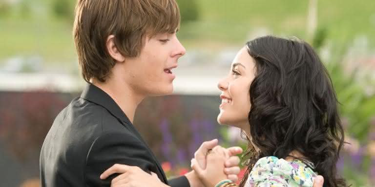 Troy e Gabriela em 'High School Musical 3' - Divulgação/Disney