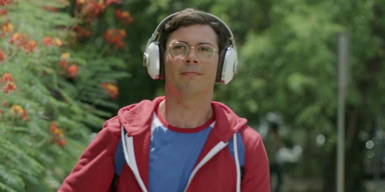 Ryan O'Connell é o protagonista de Special, da Netflix, que foi renovada para uma segunda temporada - Netflix