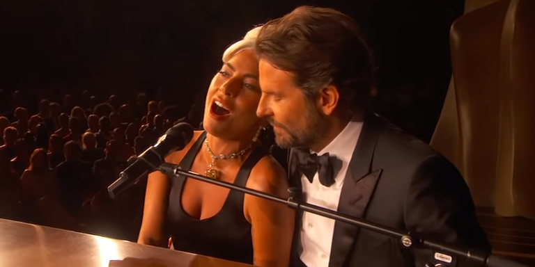 Lady Gaga e Bradley Cooper se apresentando no Oscars. - Reprodução