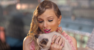 Taylor Swift com seu novo gato no clipe de 'Me'. - Reprodução