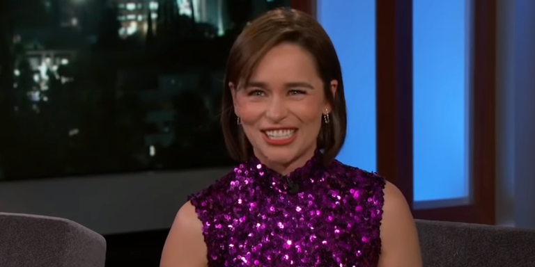 Emilia Clarke no 'Jimmy Kimmel Live'. - Reprodução