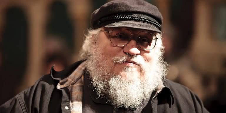 George R.R. Martin no set da primeira temporada de 'Game of Thrones'. - Divulgação/HBO