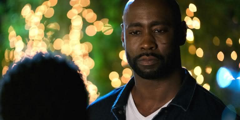 D.B. Woodside como Amenadiel em 'Lucifer' - Divulgação/Netflix