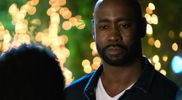 D.B. Woodside como Amenadiel em 'Lucifer' - Divulgação/Netflix