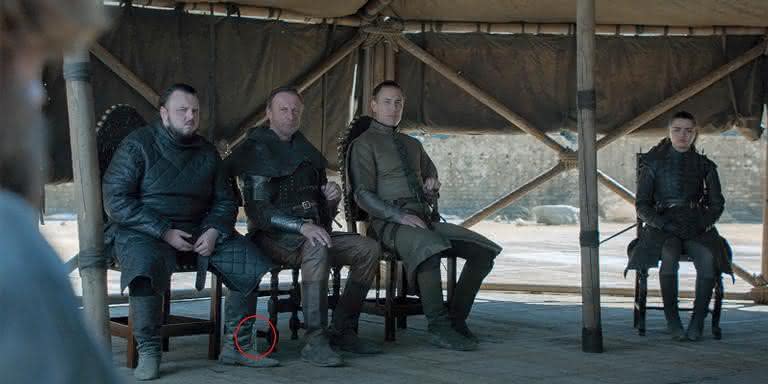 Agora, uma garrafa foi esquecida em 'Game of Thrones'. - Reprodução/HBO