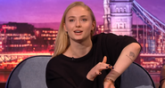 Sophie Turner no 'The Late Late Show with James Corden'. - Reprodução