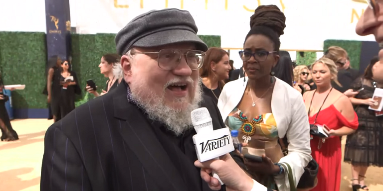 George R.R. Martin dando entrevista para a Variety. - Reprodução/YouTube